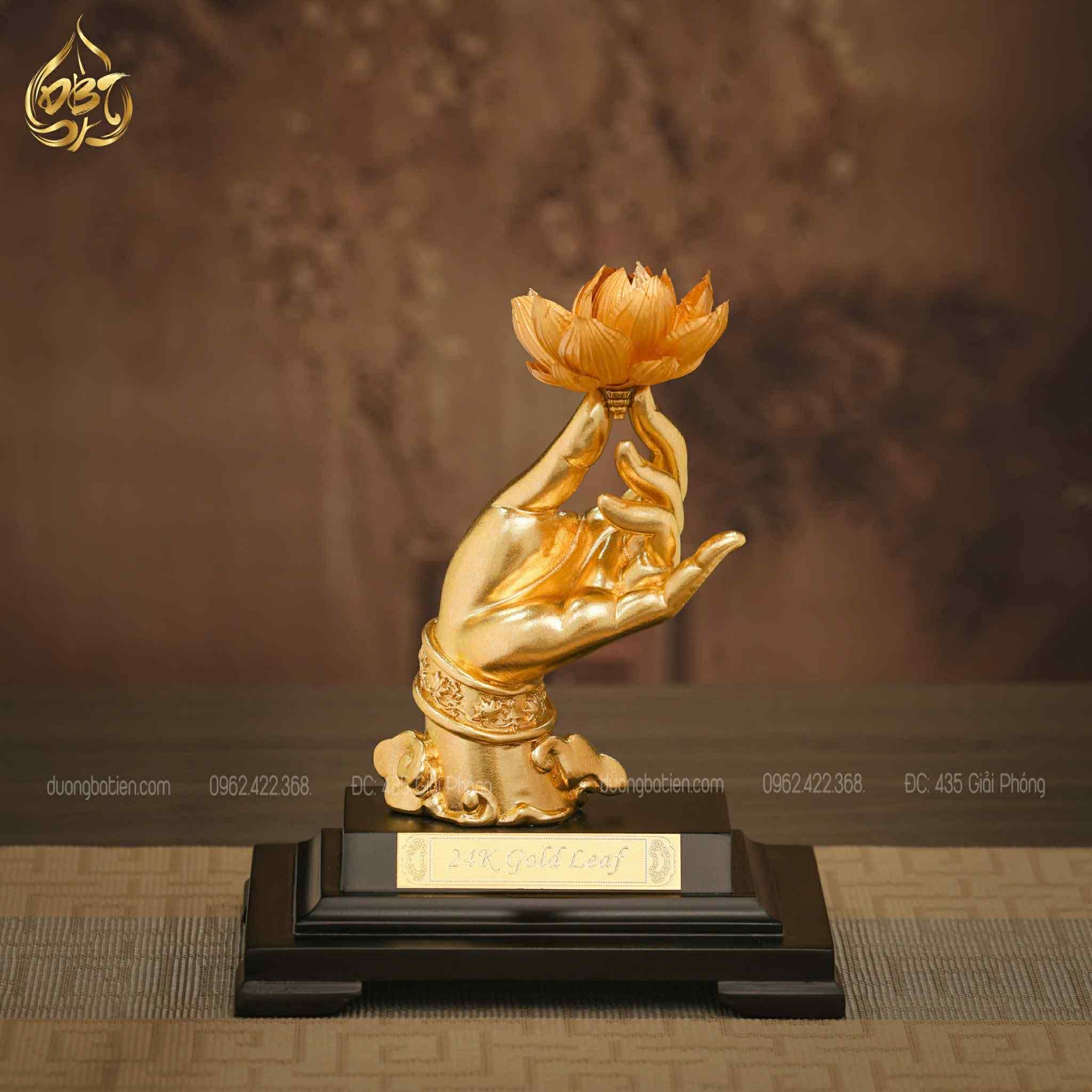 Tay Ngài Cầm Hoa Sen Dát Vàng 24K - Quà Phong Thuỷ Để Bàn