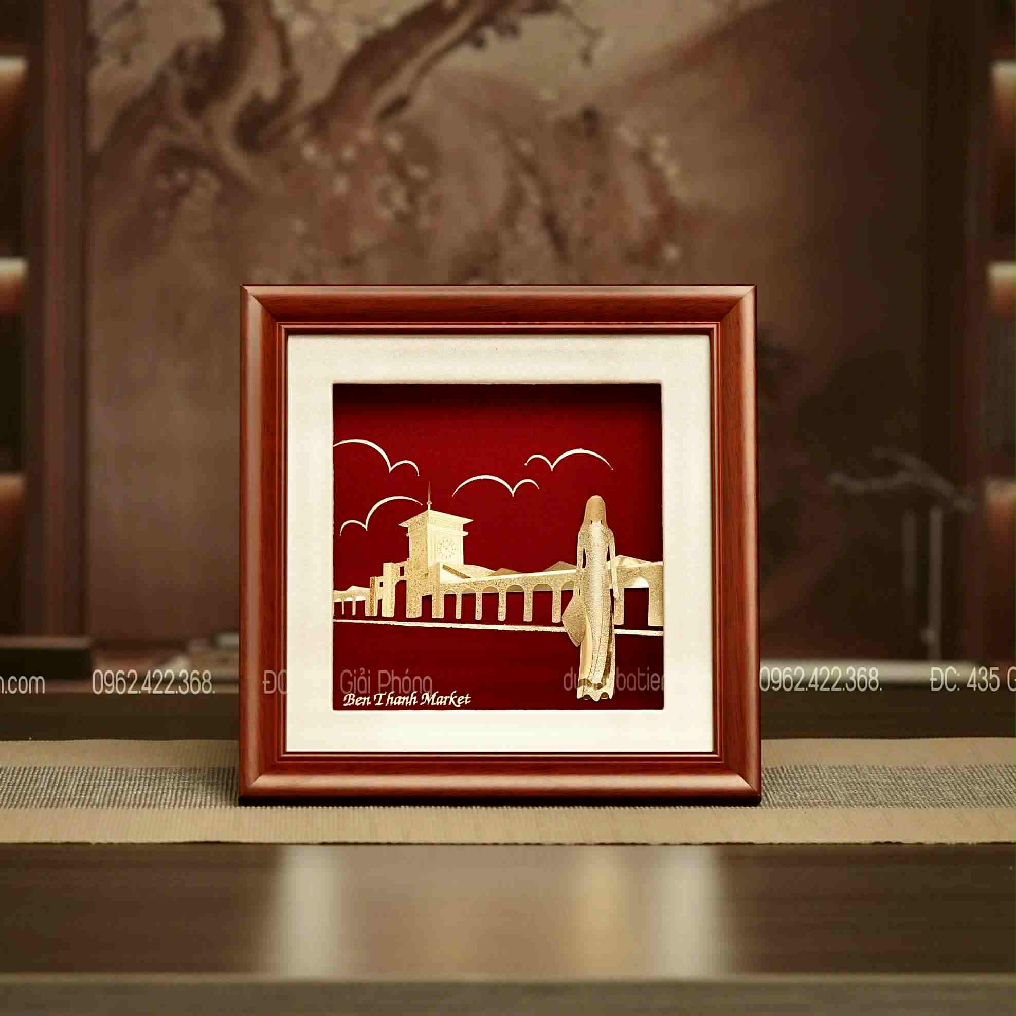 Tranh Chợ Bến Thành Dát Vàng 24K – Biểu Tượng Văn Hóa